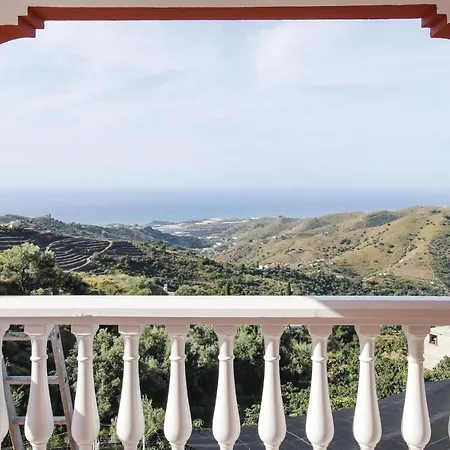 Сasa de vacaciones Beautiful In With 3 Bedrooms, Wifi And Outdoor Swimming Pool *