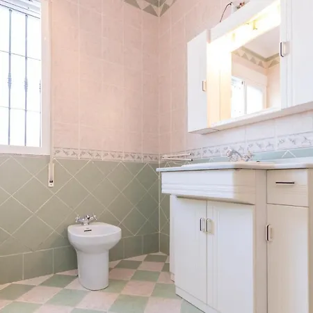 Сasa de vacaciones Beautiful In With 3 Bedrooms, Wifi And Outdoor Swimming Pool