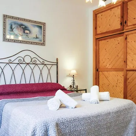 Сasa de vacaciones Beautiful In With 3 Bedrooms, Wifi And Outdoor Swimming Pool *