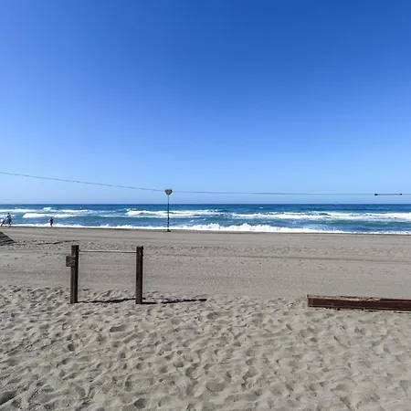 Сasa de vacaciones Beautiful In With 3 Bedrooms, Wifi And Outdoor Swimming Pool Torrox